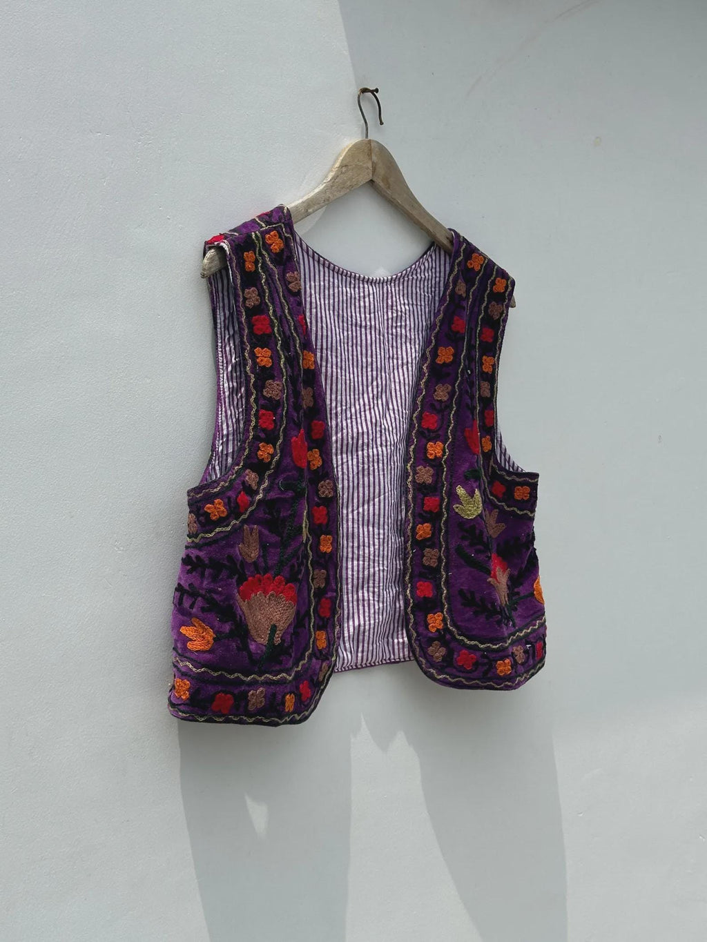 Boho Suzani Velvet Vest – Hand-Embroidered Floral Sleeveless Jacket | Vintage-Inspired Festival & Statement Layer | Purple Ethnic Waistcoat