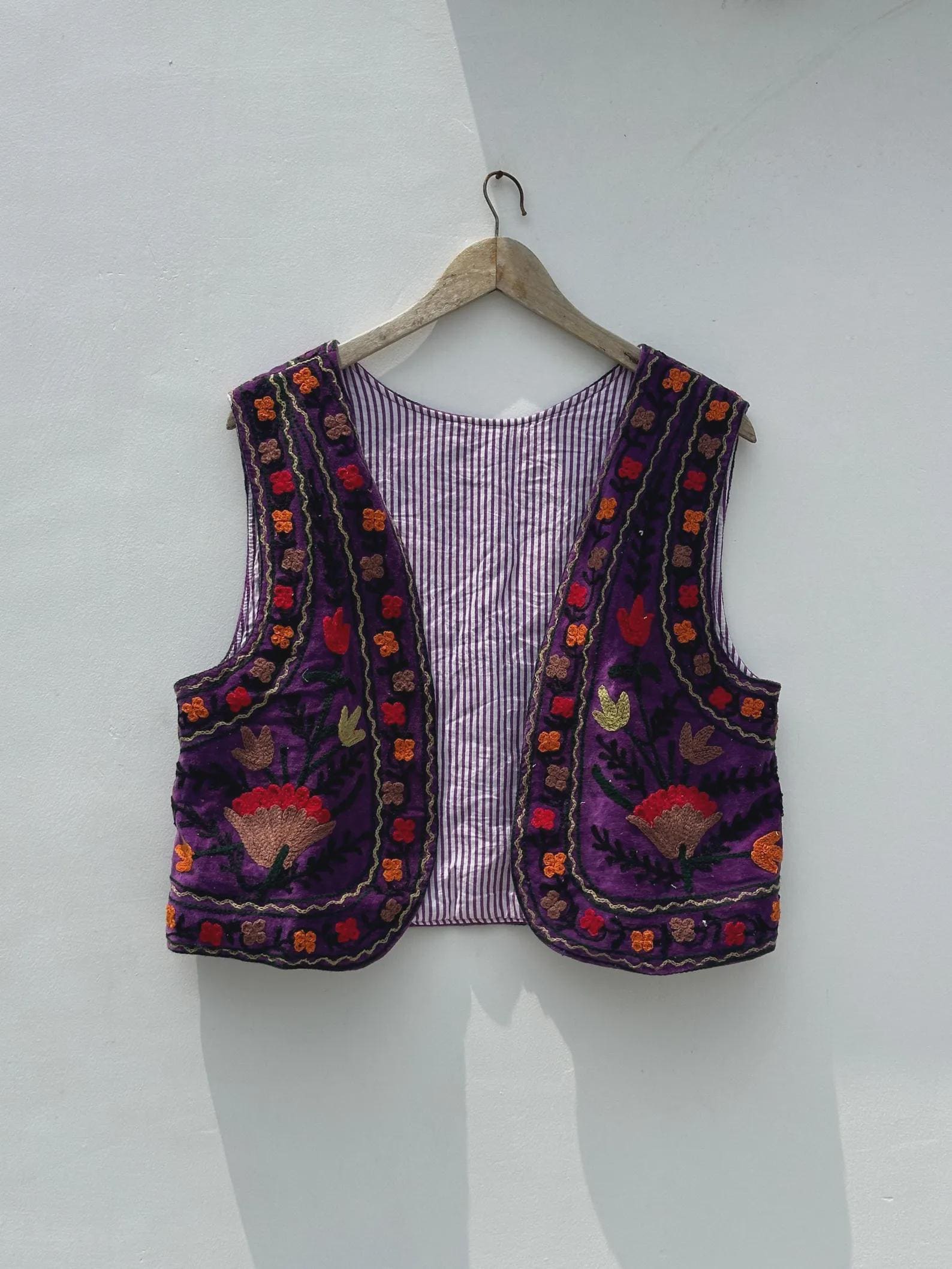 Boho Suzani Velvet Vest – Hand-Embroidered Floral Sleeveless Jacket | Vintage-Inspired Festival & Statement Layer | Purple Ethnic Waistcoat