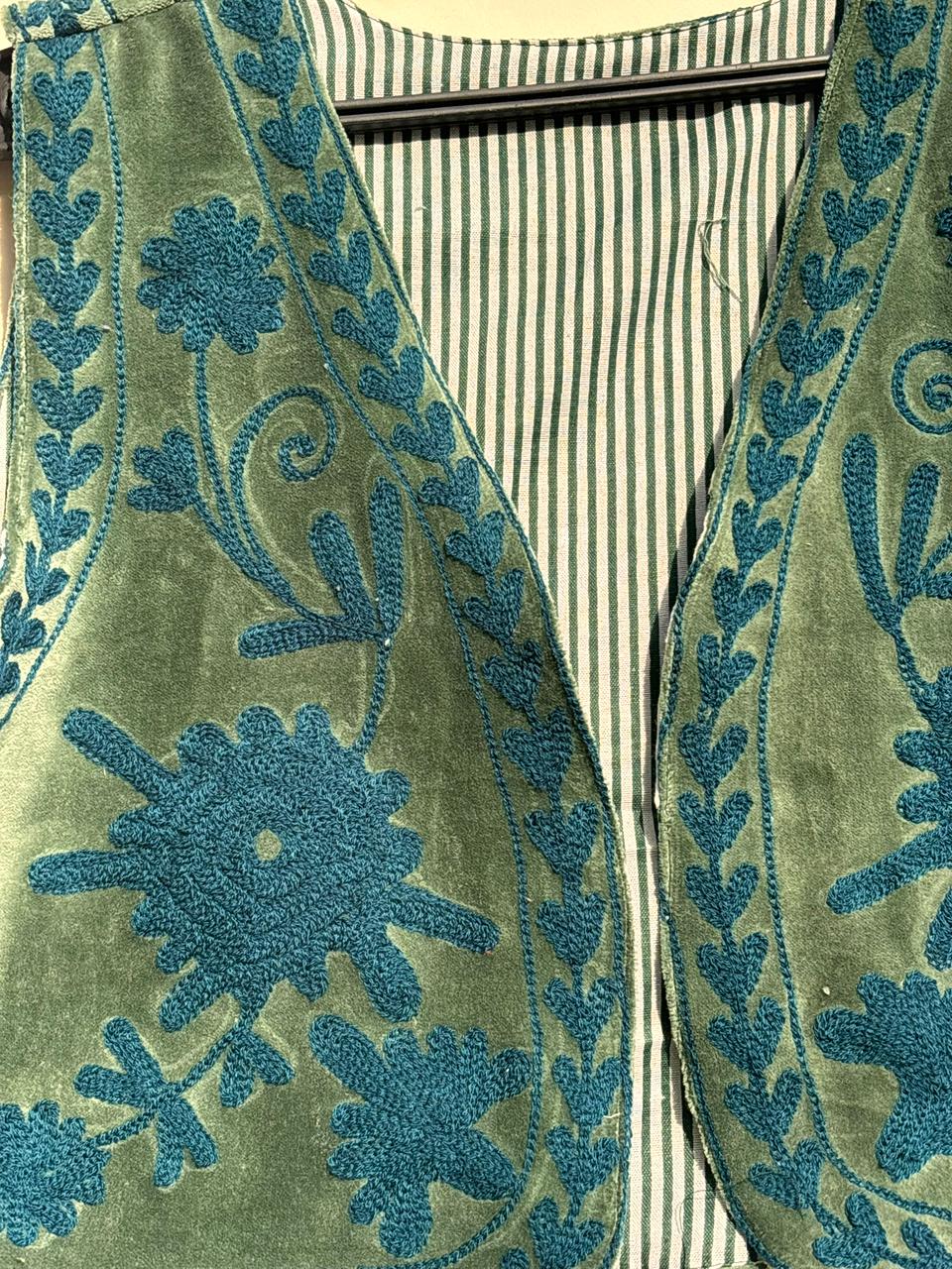 Handmade Suzani Velvet Vest Women Men | Turkish Embroidered Winter Waistcoat | Boho Cropped Vest Top |Unisex Sleeveless Jacket |Gift for Her