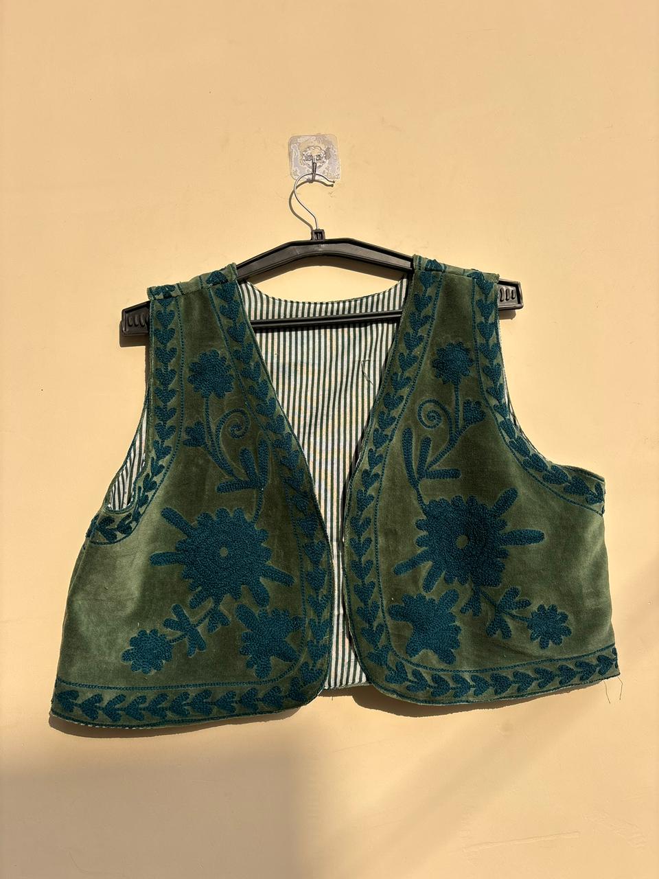 Handmade Suzani Velvet Vest Women Men | Turkish Embroidered Winter Waistcoat | Boho Cropped Vest Top |Unisex Sleeveless Jacket |Gift for Her
