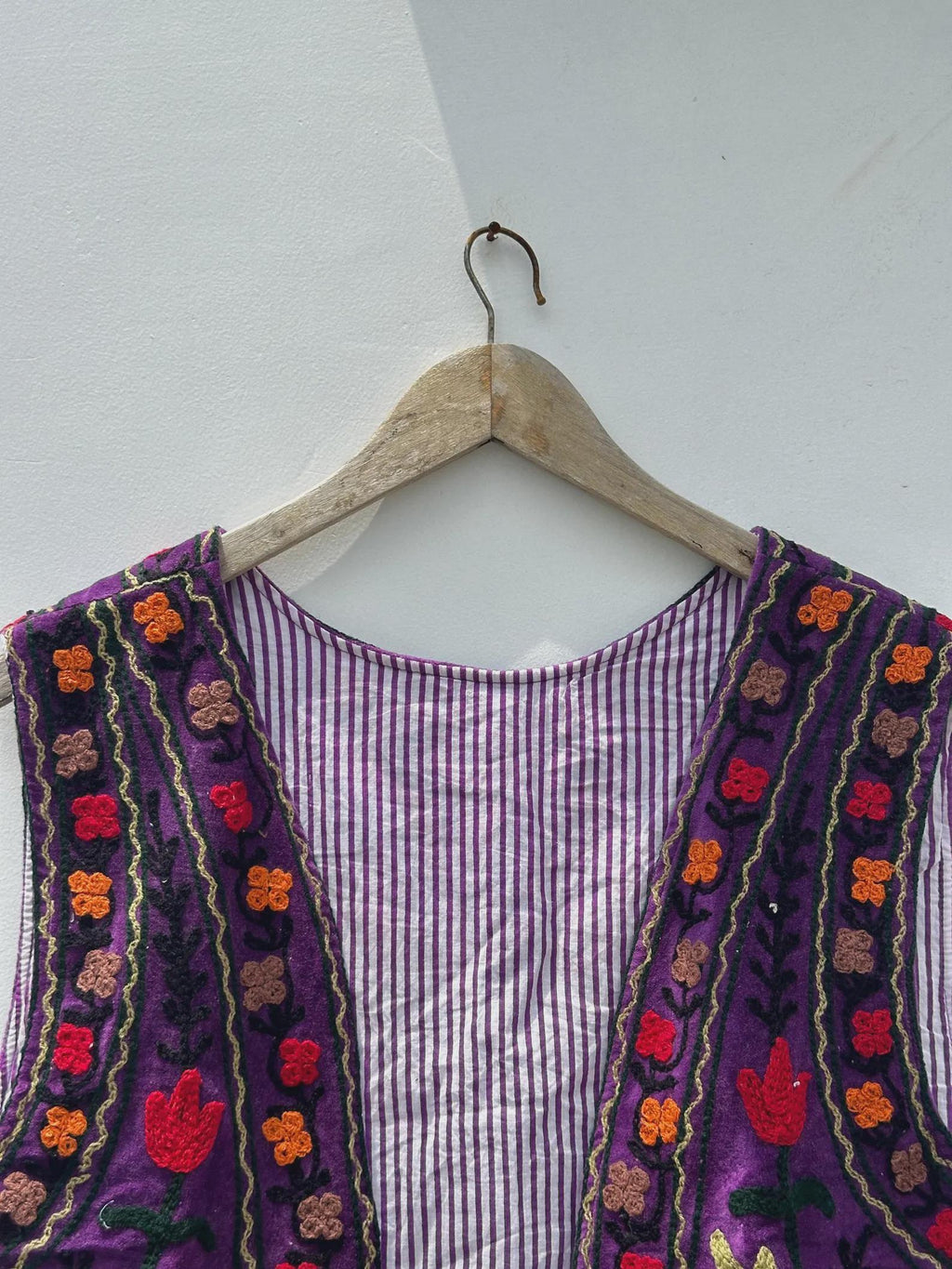 Boho Suzani Velvet Vest – Hand-Embroidered Floral Sleeveless Jacket | Vintage-Inspired Festival & Statement Layer | Purple Ethnic Waistcoat