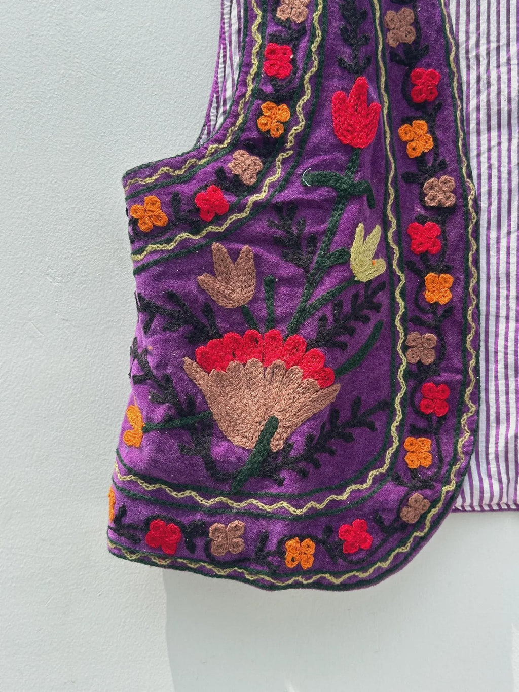 Boho Suzani Velvet Vest – Hand-Embroidered Floral Sleeveless Jacket | Vintage-Inspired Festival & Statement Layer | Purple Ethnic Waistcoat