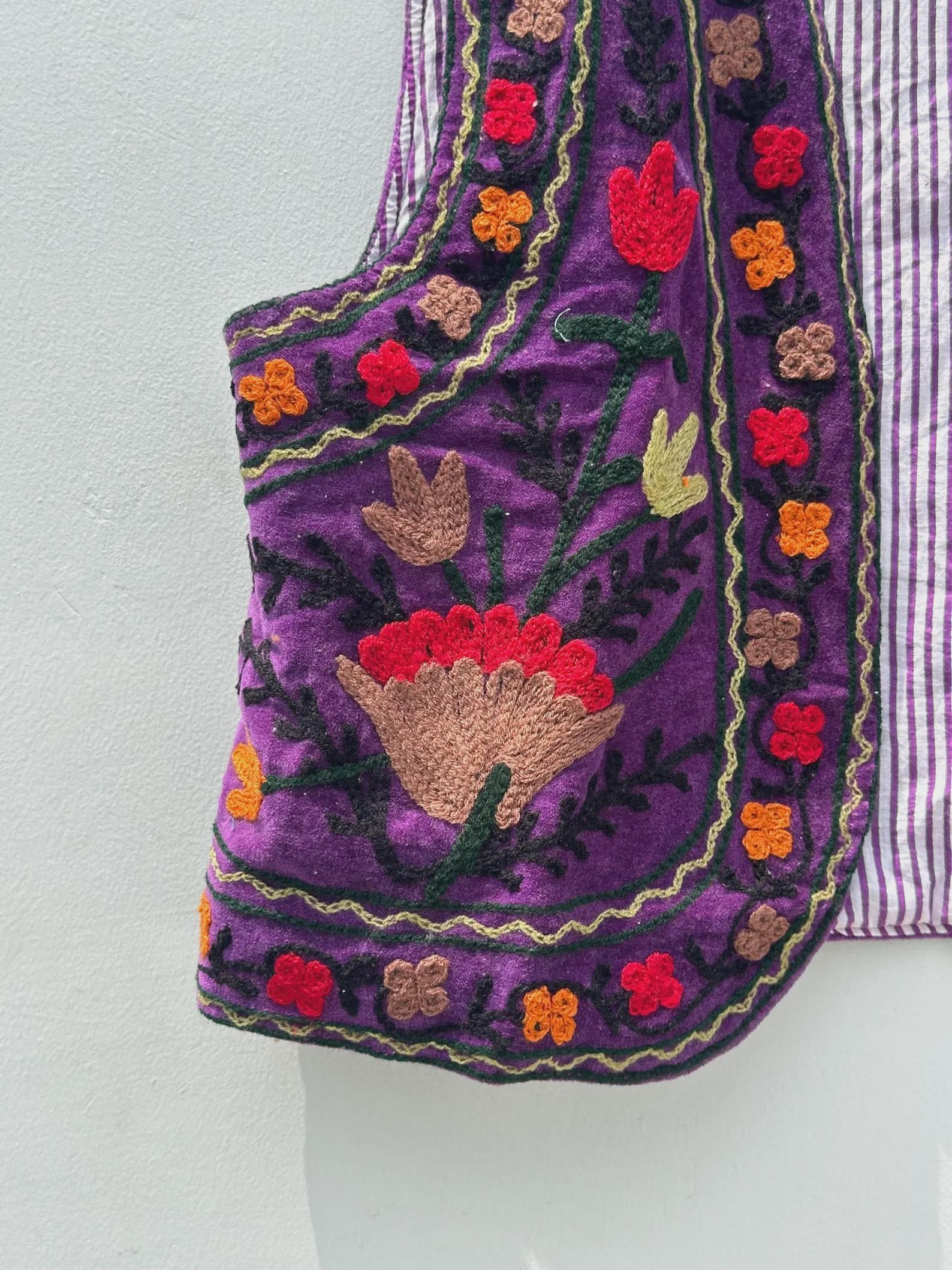 Boho Suzani Velvet Vest – Hand-Embroidered Floral Sleeveless Jacket | Vintage-Inspired Festival & Statement Layer | Purple Ethnic Waistcoat