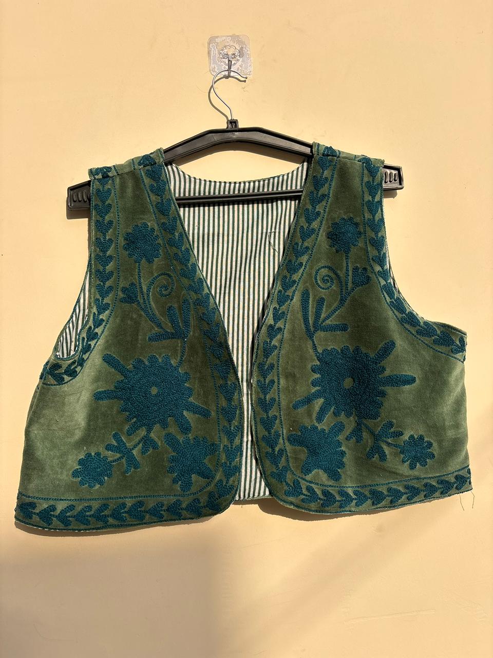 Handmade Suzani Velvet Vest Women Men | Turkish Embroidered Winter Waistcoat | Boho Cropped Vest Top |Unisex Sleeveless Jacket |Gift for Her