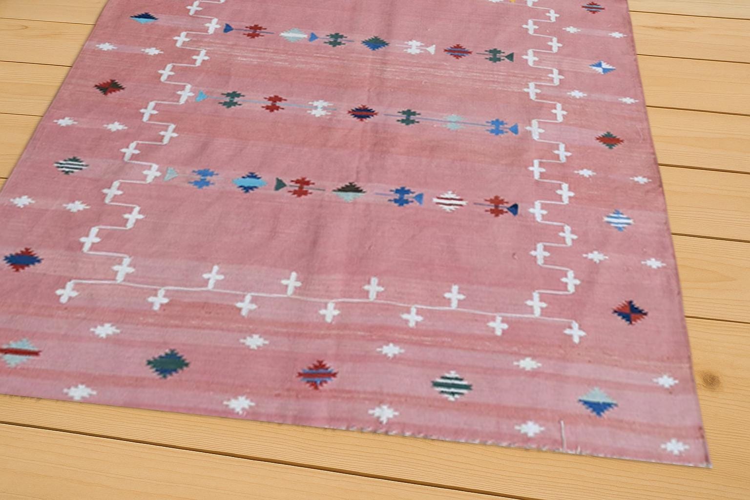 Blush Pink Indian Dhurrie Rug - Handmade Cotton Flatweave Area Rug, Modern Scandinavian Kilim Tapestry Wool & Cotton Carpet