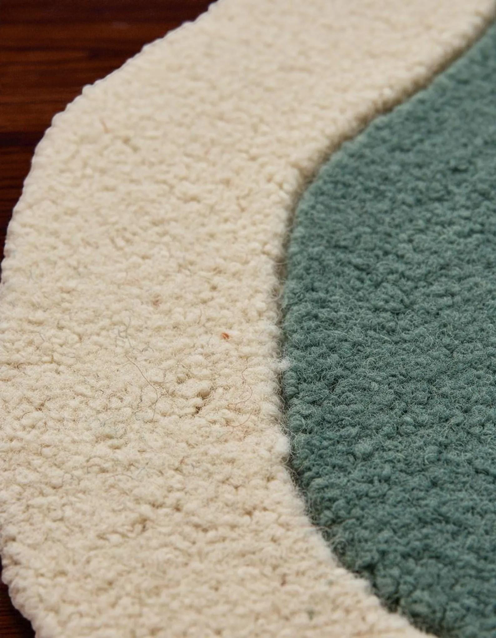 Retro Wavy Tufted Rug – Mid-Century Modern Area Rug, Colorful Abstract Carpet, Groovy Vintage Style Home Decor